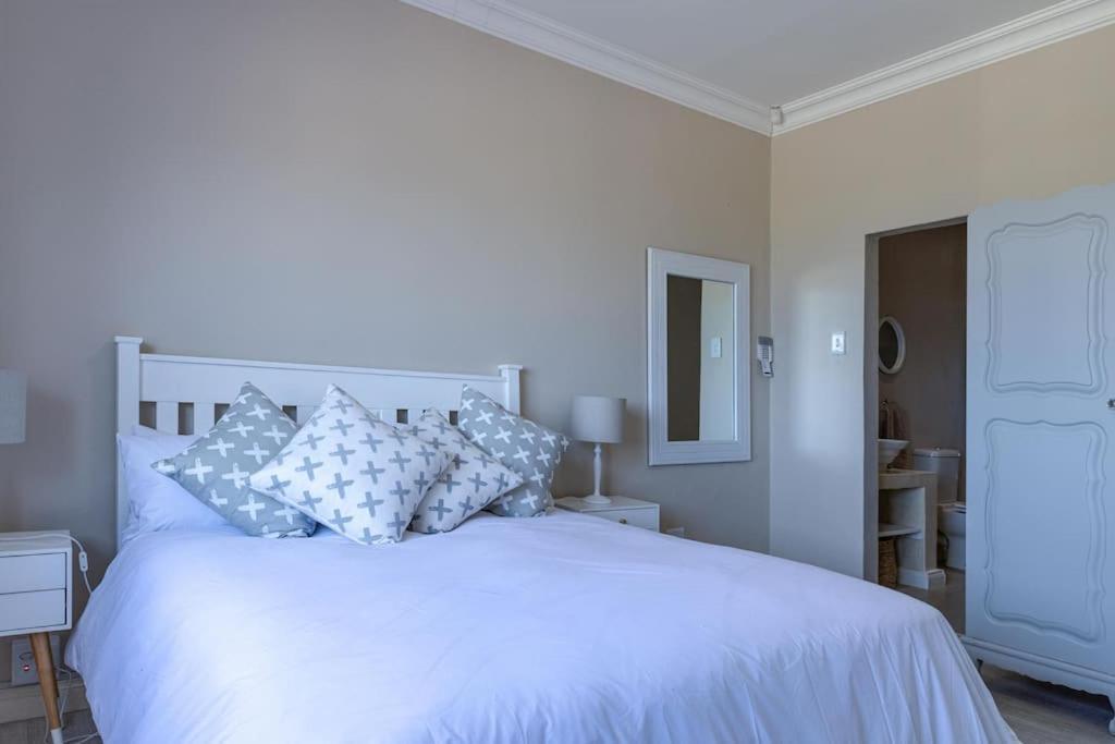 הרמנוס Seafront Retreat In Sandbaai מראה חיצוני תמונה
